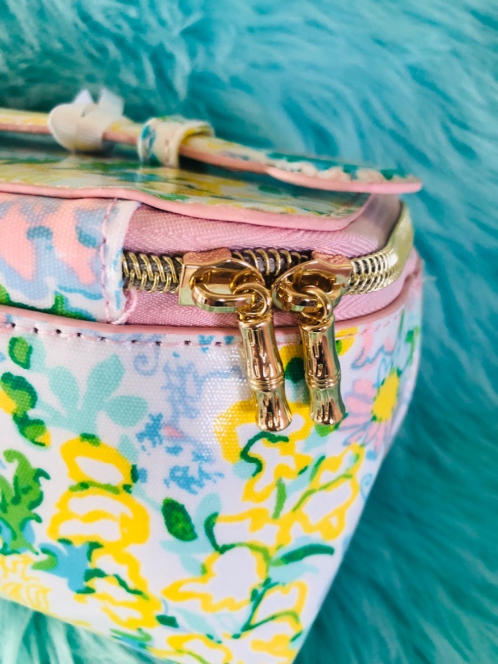 Just in NWT Lilly Pulitzer Cosmetic Bag in Lilly Garden - Picture 6 of 7